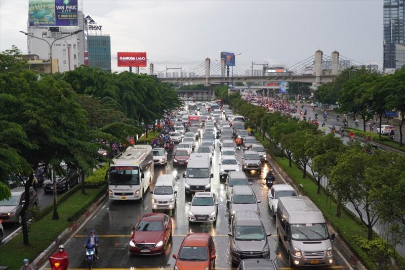 Kẹt xe đường Điện Biên Phủ (quận Bình Thạnh) - cửa ngõ phí Đông vào trung tâm TPHCM.  Ảnh: Chân Phúc