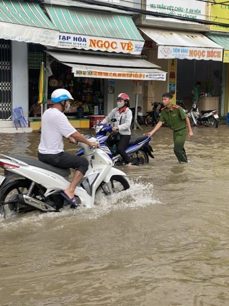 Cần Thơ: Triều cường vượt mốc kỷ lục, cơ quan dự báo và người dân bất ngờ? ảnh 2