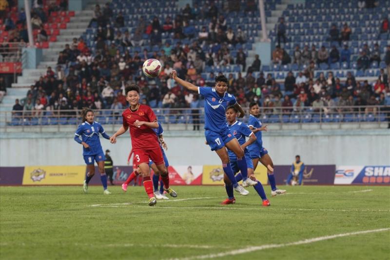 Tiền vệ Hải Yến chỉ mất 7 phút để ghi cú đúp bàn thắng vào lưới tuyển nữ Nepal. Ảnh: VFF
